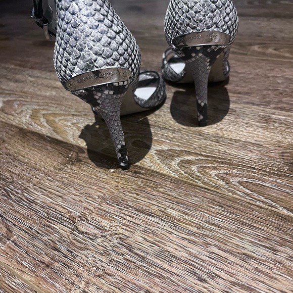 MICHAEL kors heel animal print ankle strap size 6 - Picture 4 of 6